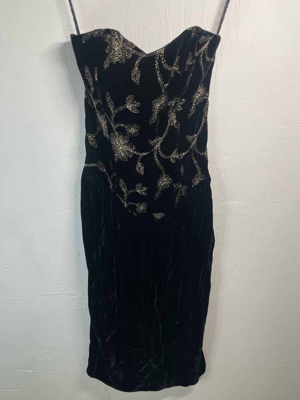 Vintage 90s Strapless Black Velvet Midi Sweetheart Neckline Cocktail Dress